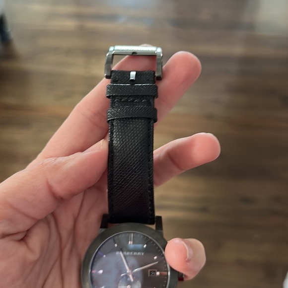 Burberry watch - Picture 5 of 6